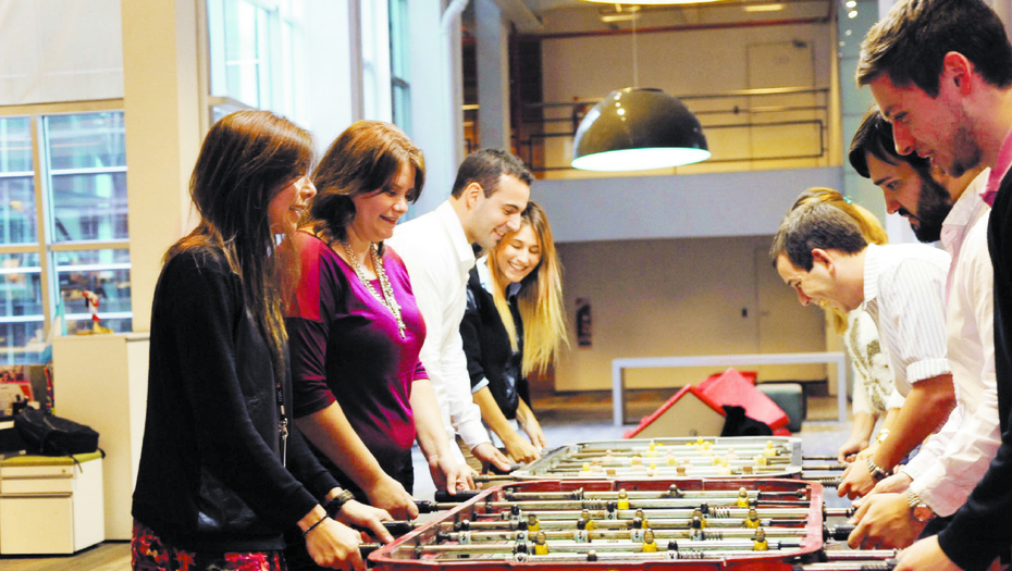 Estudio devela que jugar en el trabajo reduce el estrés y aumenta la productividad