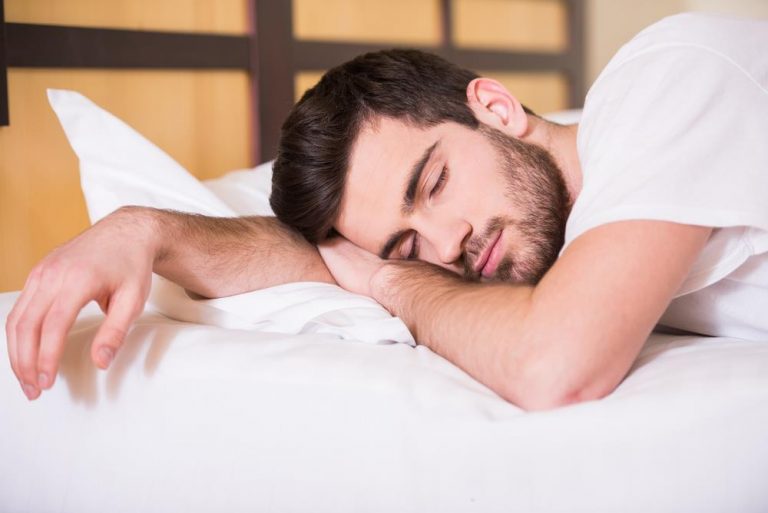 ¿A qué se debe el bajón masculino después del sexo?