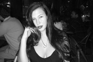 Michelle Carvalho mostró su pecho al desnudo para enviar un potente mensaje