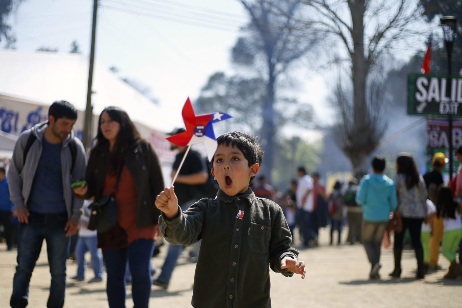 5 consejos para cuidar a los niños en fondas y lugares con mucha gente