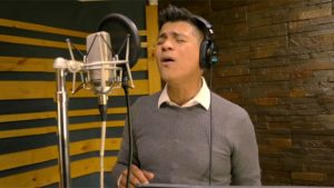 Américo interpreta el himno oficial de la visita del Papa Francisco en Chile