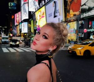 Esta fue la divertida fotografía dieciochera que compartió Vesta Lugg y sacó risas entre sus seguidores