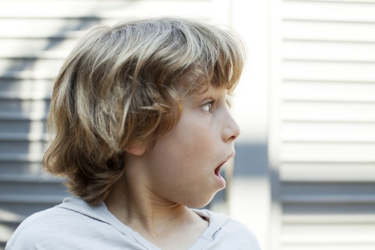 ¡Vas a tener un hermanito! Mira la reacción de estos niños al enterarse de esta linda noticia