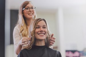 Estos tipos de cortes de pelo adelgazarán tu cara