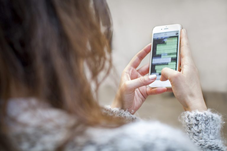 Descubre cómo saber si están espiando tus conversaciones en WhatsApp