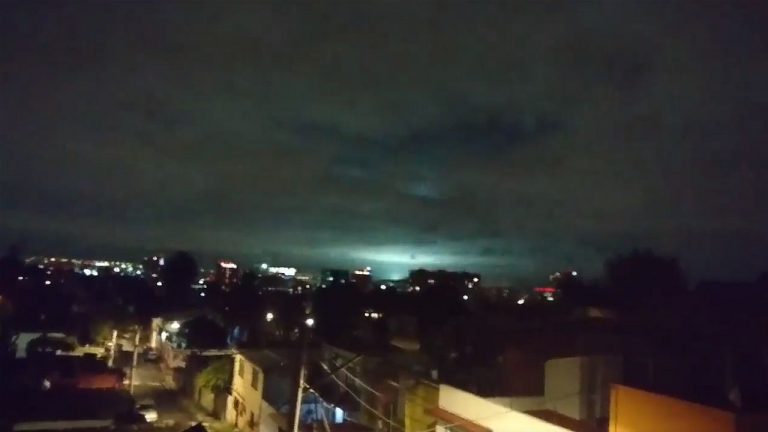 ¿Qué son las misteriosas luces que aparecieron durante el terremoto en México?