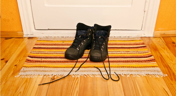 ¿Cuántas bacterias ingresan los zapatos al hogar?