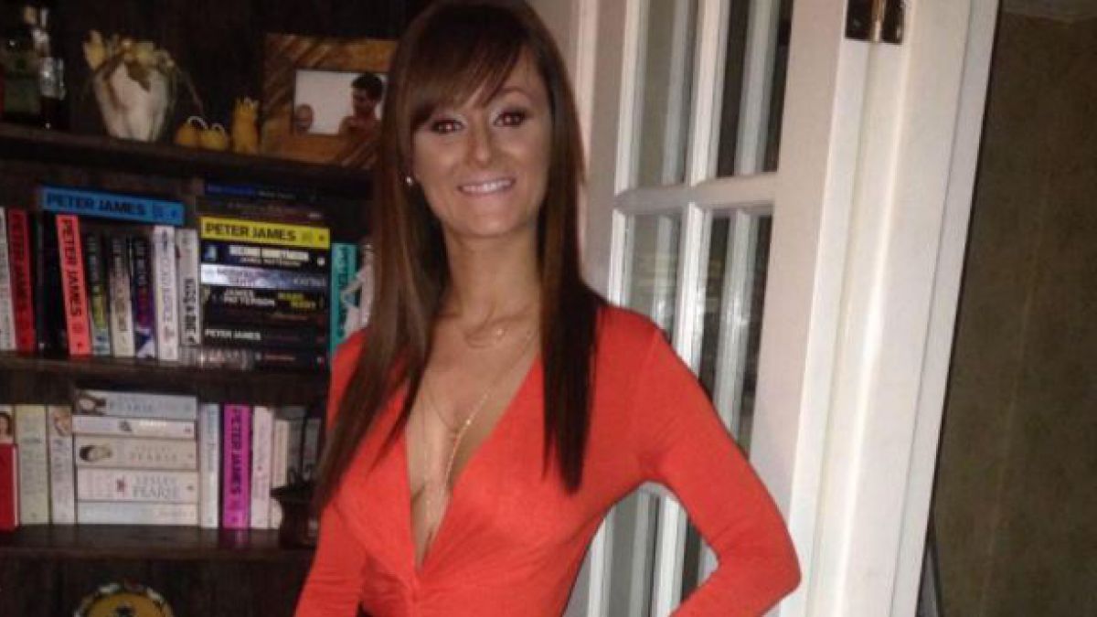 Cansada del bullying gastó 6 millones para operar su frente