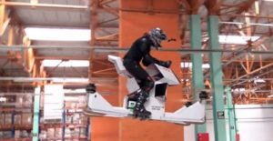 ¿Llegó el futuro? Policía de Dubai comenzó a moverse en motos voladoras