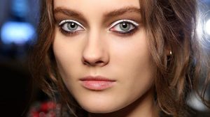 El delineado blanco es la nueva y glamorosa tendencia de la temporada