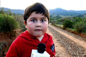 ¿Recuerdas a este pequeño reportero? Así luce a 6 años desde su despacho desde Ninhue