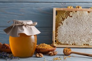 Polen, propóleo y miel: Los beneficios de los productos elaborados por las abejas