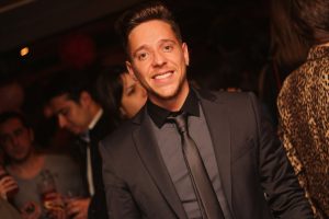 Matías Vega luce irreconocible transformado en drag queen