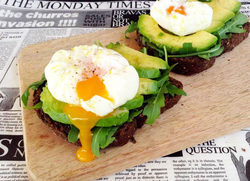 La dos formas de hacer un huevo pochado perfecto