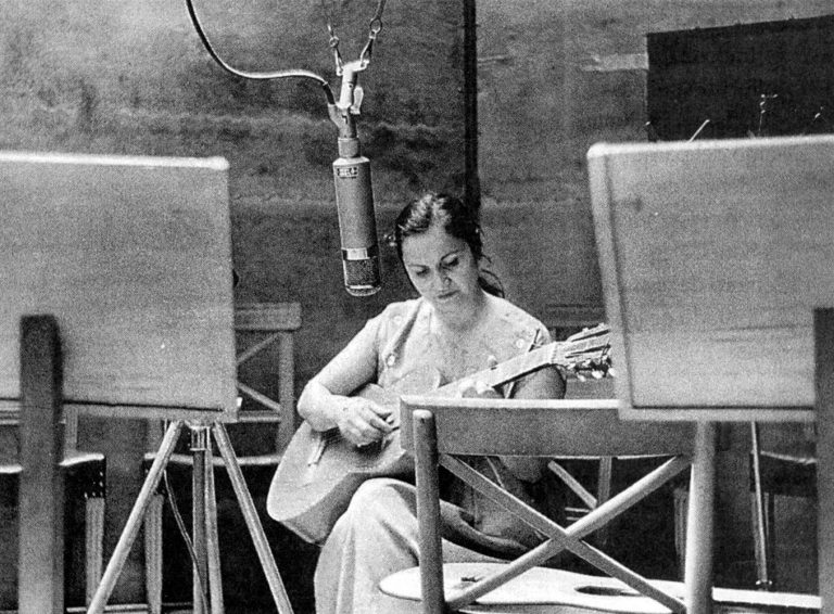 Por esta razón suspenden homenaje a Violeta Parra en La Moneda