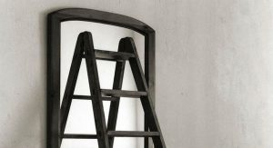 Desafío: ¿La escalera se refleja en el espejo o pasa al otro lado?