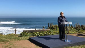 Presidenta Bachelet firma el proyecto que prohíbe el uso de bolsas plásticas en zonas costeras del país