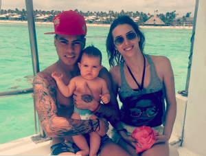 ¿Se parecen? La hija de Eduardo Vargas se lució con un moderno look