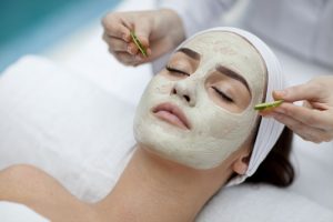 Deja tu piel impecable con esta mascarilla de pepino, yogur y miel