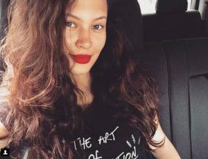 Michelle Carvalho sorprende a sus seguidores con delicado desnudo