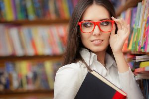 Según este estudio, las personas miopes son más inteligentes