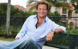 Roberto Vander regresa a las teleseries en la nueva nocturna de TVN