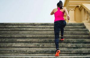 Descubre los mejores deportes para adelgazar las piernas