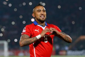 No lo creía: la emoción del niño que saludó a Arturo Vidal antes de entrar a la cancha
