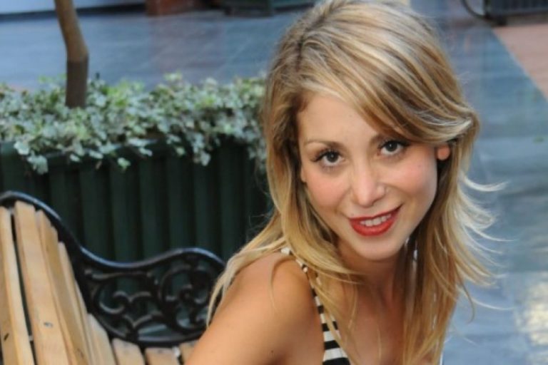 Yamna Lobos sorprende con atrevida foto embarazada