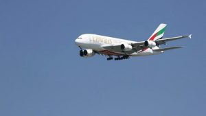 El difícil aterrizaje de un avión por el viento