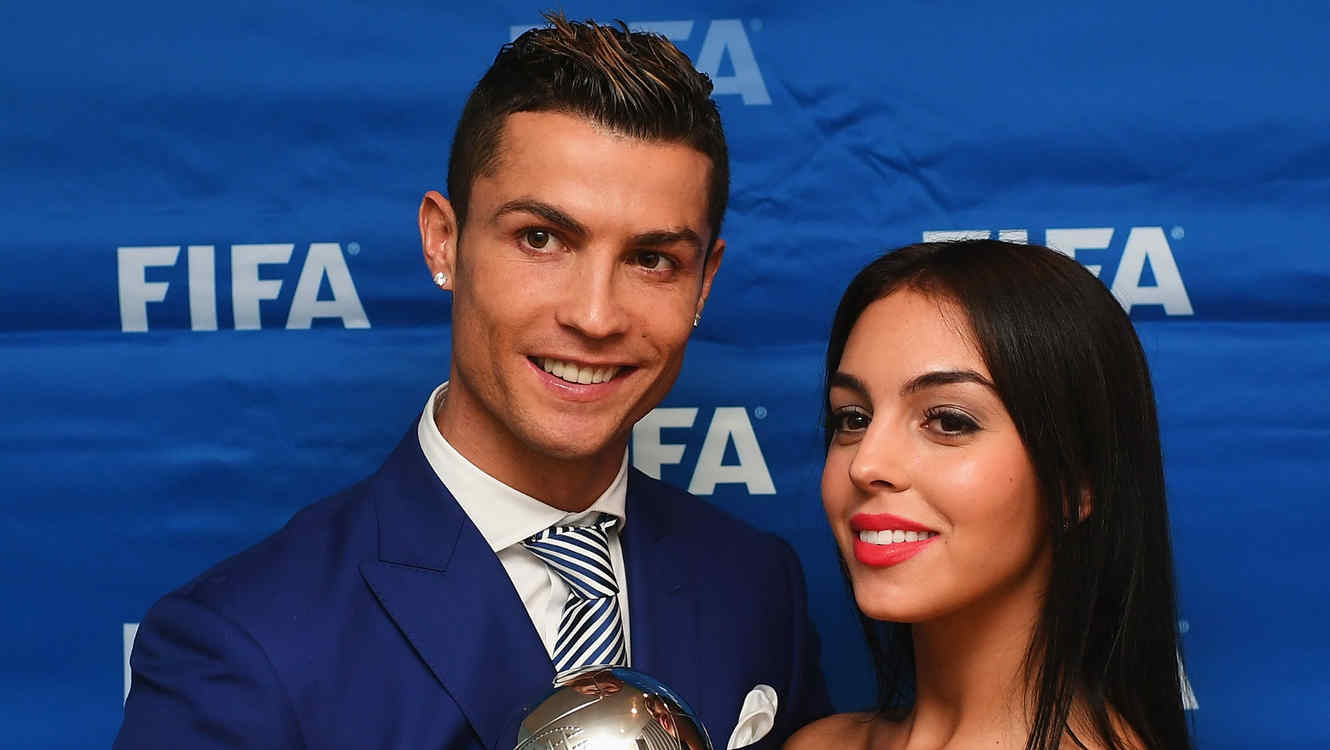 Georgina Rodríguez, novia de Cristiano Ronaldo, publica emotiva foto con su hija recién nacida
