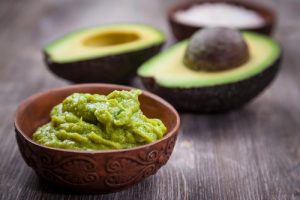 Combate las estrías con esta crema casera de palta