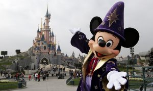 Disney cierra sus puertas en Estados Unidos y Francia