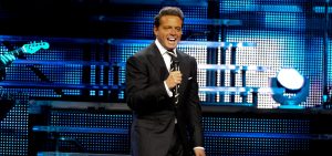 Netflix sorprende con el primer adelanto sobre la serie de Luis Miguel