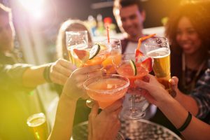 Estas son las 4 bebidas alcohólicas más perjudiciales para tu piel
