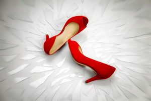 ¿Los usarías? Diseñadora crea tacones con gas pimienta