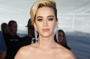 Katy Perry enfrenta polémica tras lanzar línea de zapatos "racista"