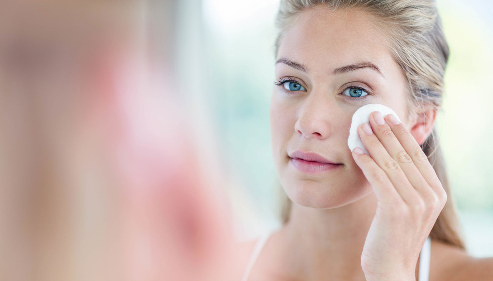 ¿Aún no pruebas el agua micelar? Conoce sus increíbles beneficios