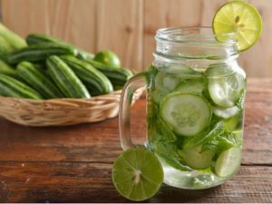 Descubre los beneficios de tomar agua de pepino a diario