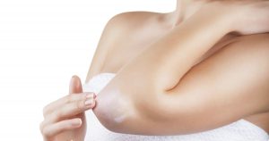 Datos caseros para cuidar tus codos y pies este verano