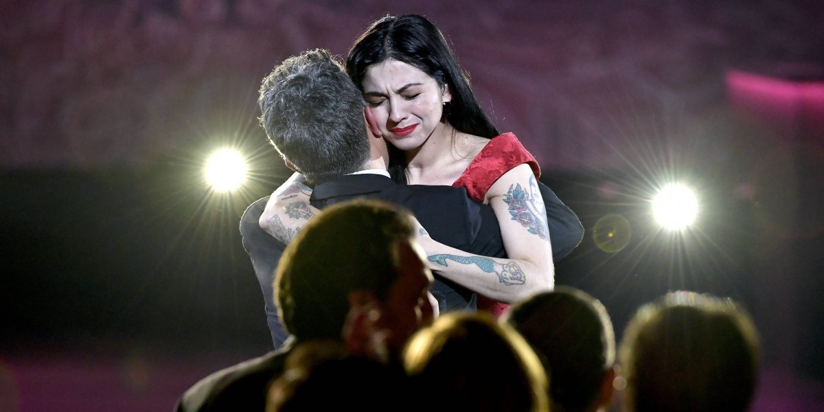 Alejandro Sanz agradece con el increíble cover que Mon Laferte hizo de "Mi soledad y yo"