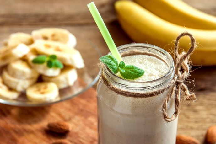 10 beneficios que obtendrás al beber agua de plátano — FMDOS