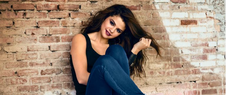 Selena Gómez luce su su nuevo look en redes sociales