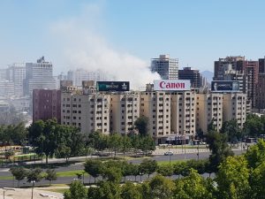 Incendio afecta a emblemáticos edificios de Plaza Italia