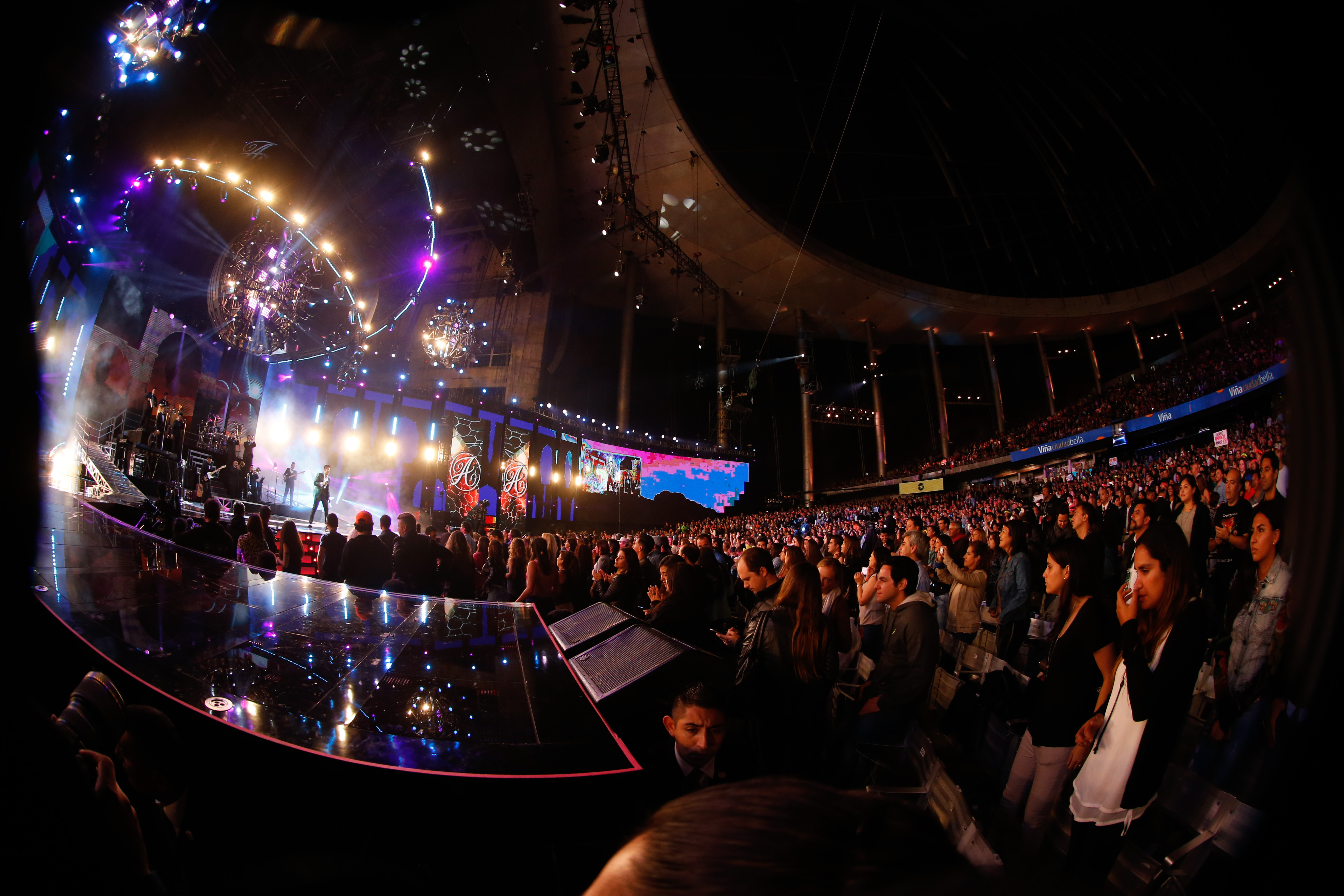 Conoce a los 2 galanes internacionales que competirán como reyes del Festival de Viña