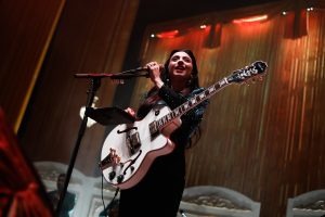 ¡Éxito total! Así se vivió el gran concierto de Mon Laferte en el Movistar Arena