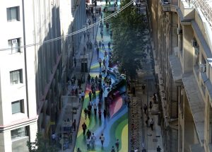 Paseo Bandera: ¡Conoce la intervención urbana que llenó de colores el centro de Santiago!