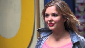 Actriz Antonella Orsini denuncia ataque de Carabineros en Plaza Baquedano