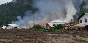 #FMDOSTeInforma Aluvión en Chaitén deja varias viviendas dañadas y un carabinero desaparecido