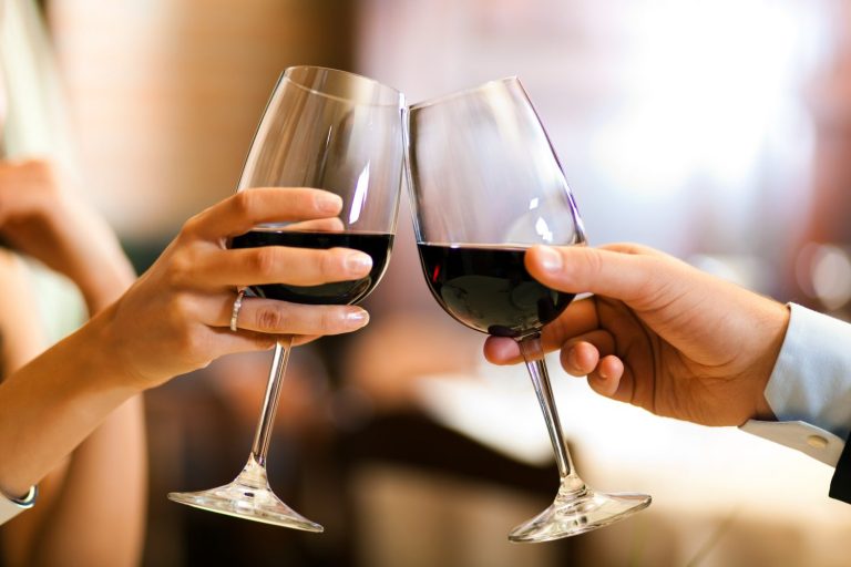 Estudio revela un nuevo beneficio asociado al vino tinto